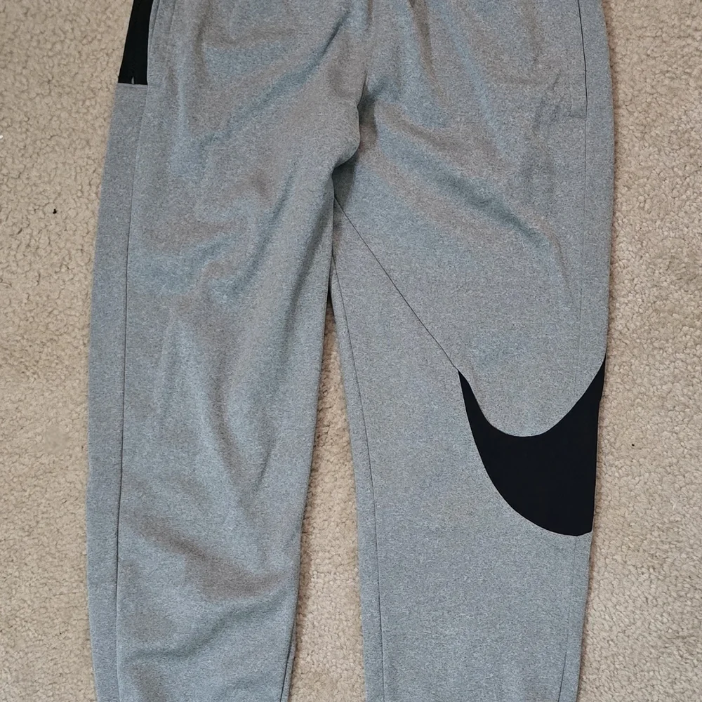 Nike Dri-fit Grey Hoodie & Joggers Set with Black Swoosh - Picture 4 of 6